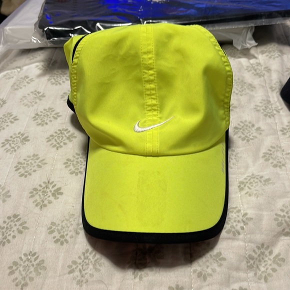 5 Nike hats - Picture 2 of 5